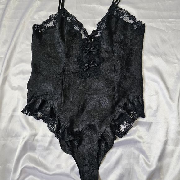 Cute Rave Babe Bodysuit 🖤 - Picture 3 of 7